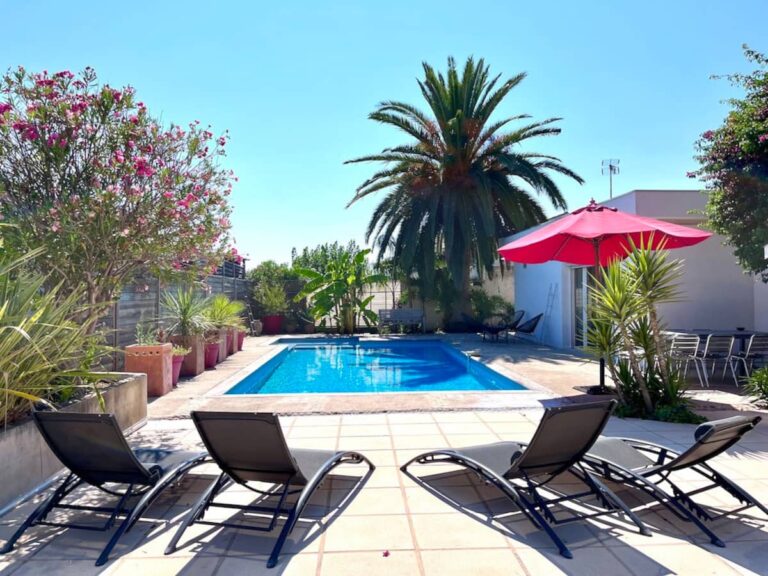 Charmante villa climatisée de plein pied avec piscine et jardin paysagé