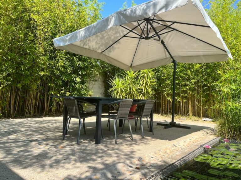 Charmante villa climatisée de plein pied avec piscine et jardin paysagé