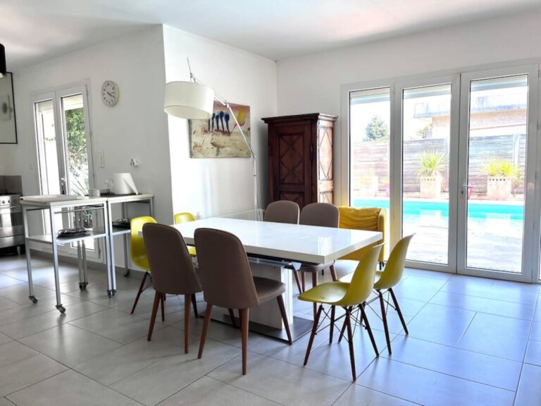 Charmante villa climatisée de plein pied avec piscine et jardin paysagé