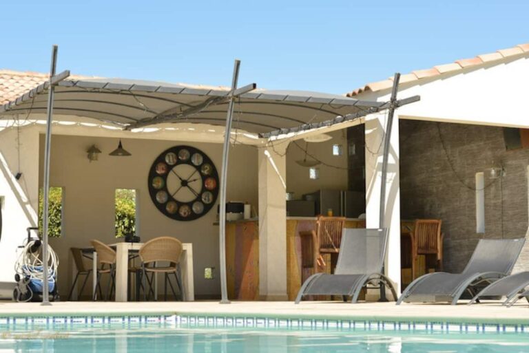 Superbe propriété, piscine, salle de jeux, appareils de sport...