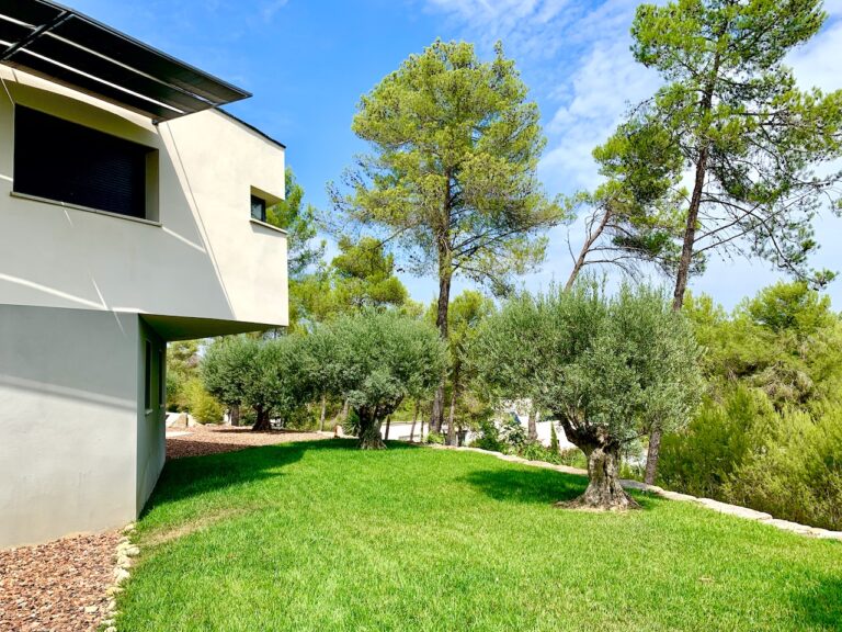 Superbe et spacieuse propriété avec piscine et spa