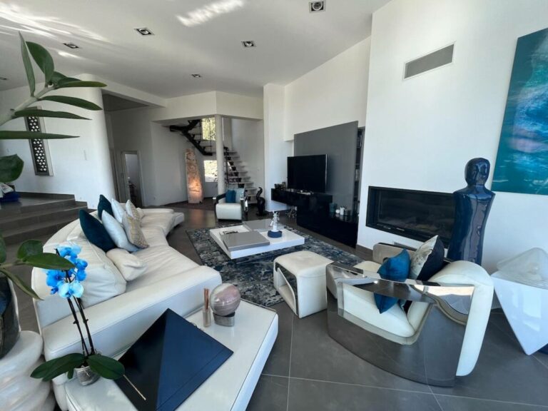 Splendide villa contemporaine avec vue panoramique sur le Pic Saint Loup