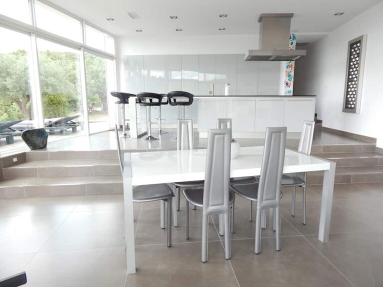 Splendide villa contemporaine avec vue panoramique sur le Pic Saint Loup