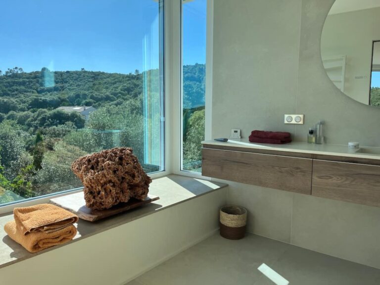 Splendide villa contemporaine avec vue panoramique sur le Pic Saint Loup