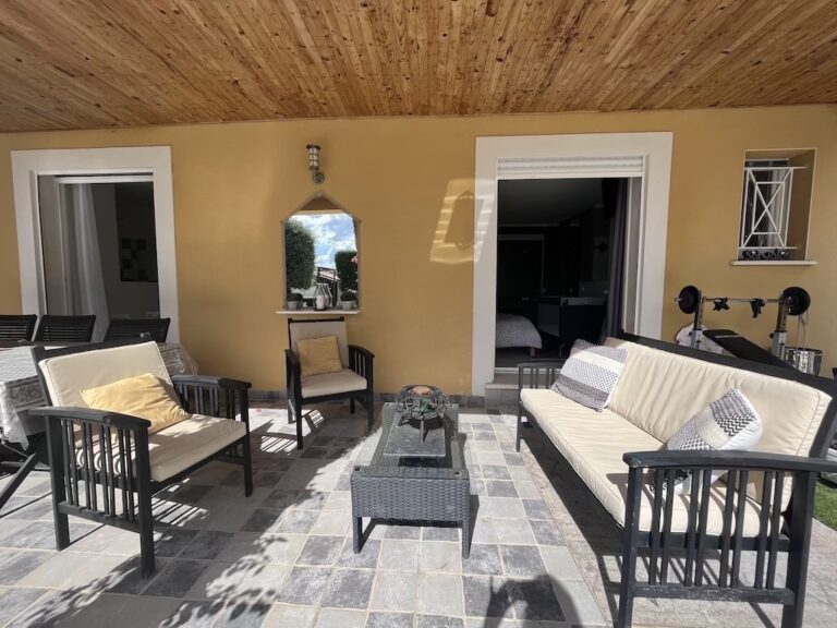 Belle villa de plain-pied climatisée avec piscine et spa