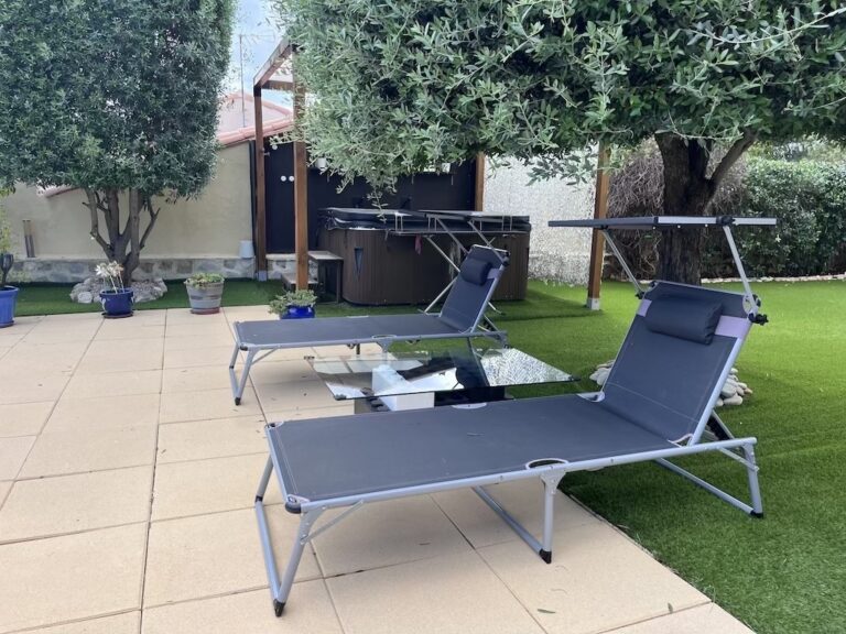 Belle villa de plain-pied climatisée avec piscine et spa