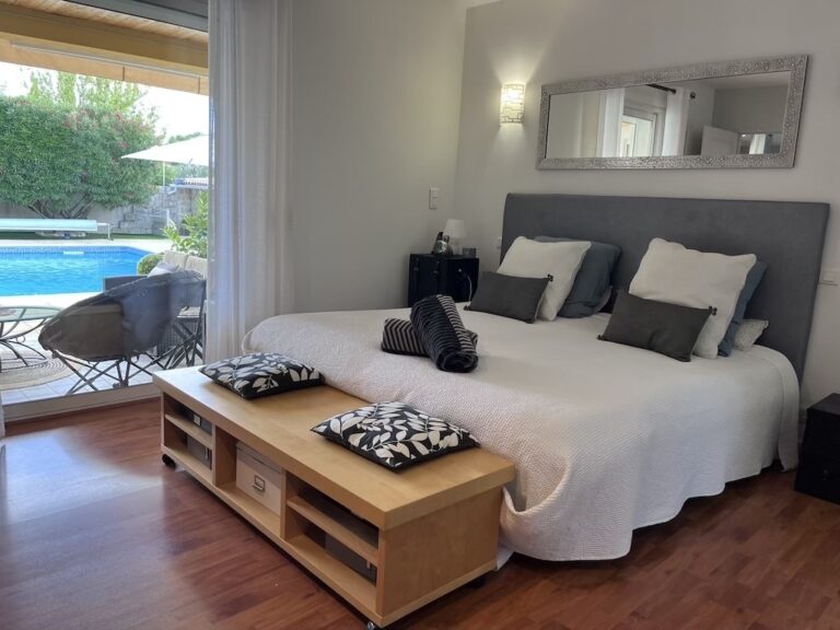 Belle villa de plain-pied climatisée avec piscine et spa