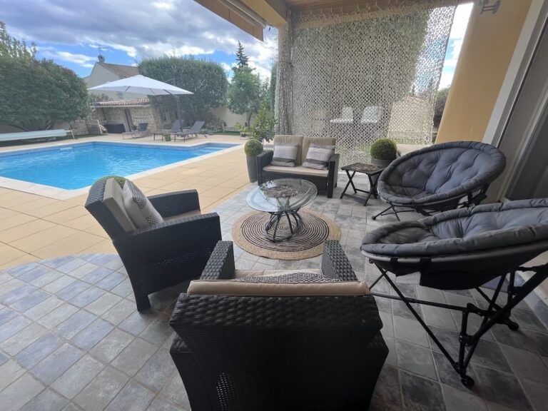 Belle villa de plain-pied climatisée avec piscine et spa