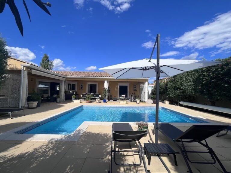 Belle villa de plain-pied climatisée avec piscine et spa