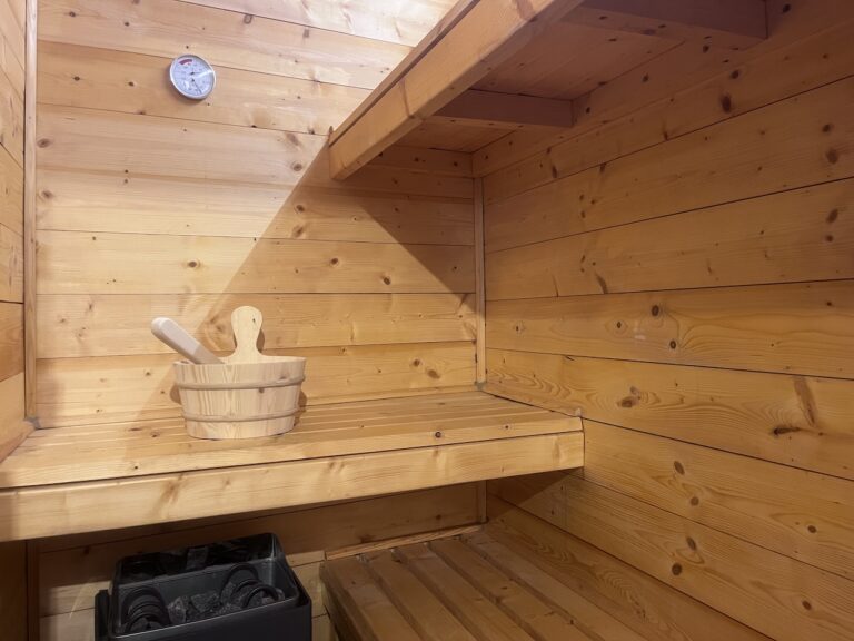 Belle villa de plain-pied climatisée avec piscine,  spa et sauna