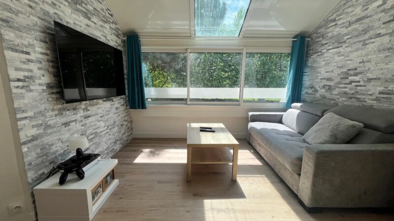 Bel appartement climatisé sur le golf et proche des plages