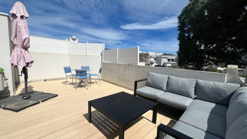 Bel appartement climatisé sur le golf et proche des plages