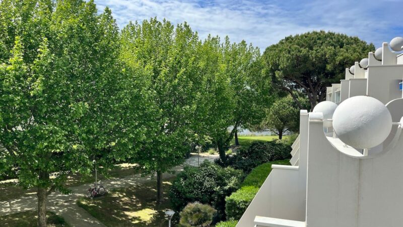 Bel appartement climatisé sur le golf et proche des plages