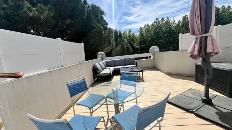 Bel appartement climatisé sur le golf et proche des plages