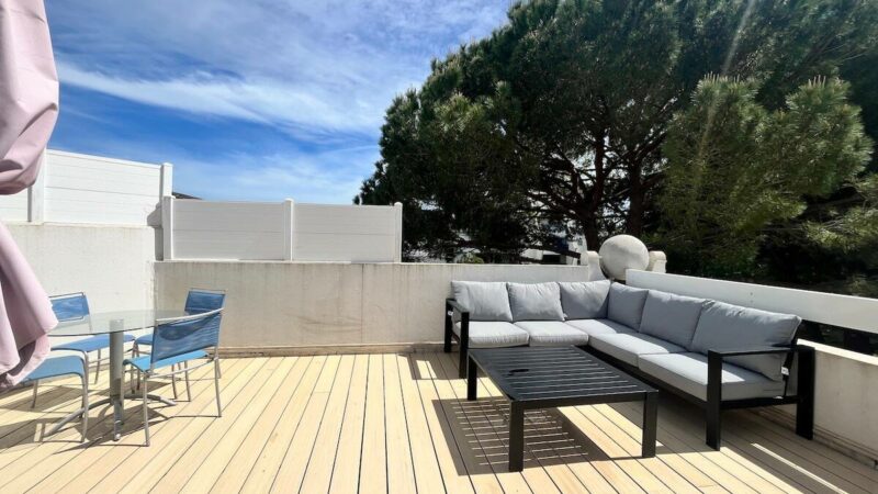 Bel appartement climatisé sur le golf et proche des plages