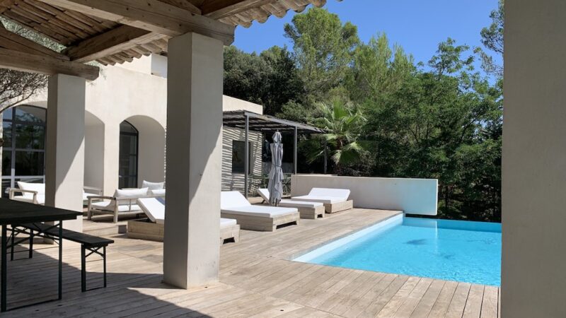 terrasse jardin piscine