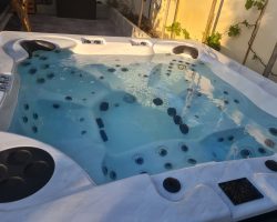 Villa tout confort climatiséee avec piscine et  spa proche des plages