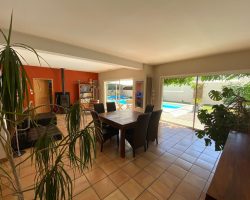 Villa tout confort climatiséee avec piscine et  spa proche des plages