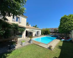 Villa tout confort climatiséee avec piscine et  spa proche des plages