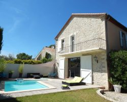 Spacieuse maison de village avec piscine