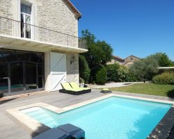 Spacieuse maison de village avec piscine
