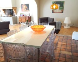 Spacieuse maison de village avec piscine