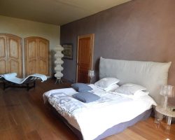 Spacieuse maison de village avec piscine