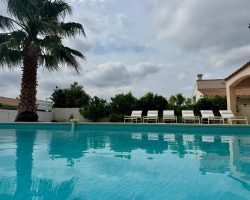 Belle villa entièrement climatisée avec piscine
