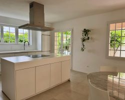 Belle villa entièrement climatisée avec piscine