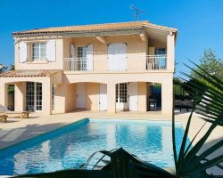 villa entièrement climatisée avec piscine