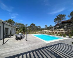 Paisible villa avec piscine proche du Pic Saint-Loup.