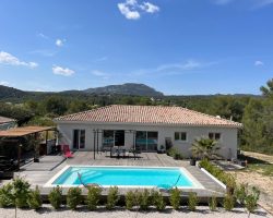 Paisible villa avec piscine proche du Pic Saint-Loup.