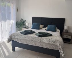 Villa avec piscine dans le domaine du Golf, entre mer et ville​