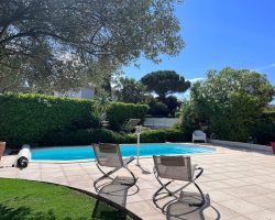 Villa avec piscine dans le domaine du Golf, entre mer et ville​