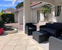 Villa avec piscine dans le domaine du Golf, entre mer et ville​
