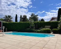 Villa avec piscine dans le domaine du Golf, entre mer et ville​