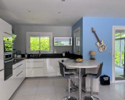 Villa avec piscine dans le domaine du Golf, entre mer et ville​