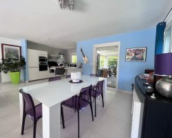 Villa avec piscine dans le domaine du Golf, entre mer et ville​