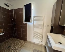 Jolie villa climatisée avec piscine