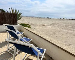 Maison de la plage, front de mer, les pieds dans l'eau ...​