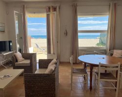 Maison de la plage, front de mer, les pieds dans l'eau ...​