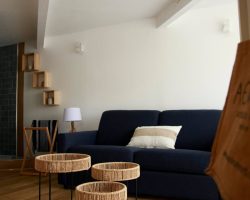 Villa avec piscine au charme authentique et naturel.