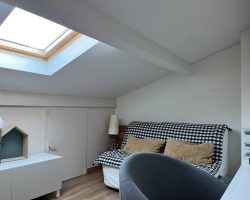 Villa avec piscine au charme authentique et naturel.