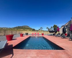 Charmante maison, piscine et vue panoramique​