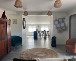 Charmante maison, piscine et vue panoramique​