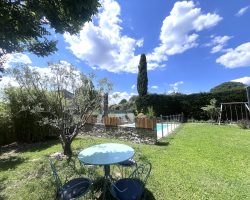 Villa climatisée avec piscine.