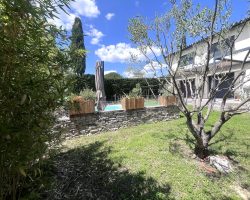 Villa climatisée avec piscine.