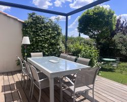 Villa climatisée avec piscine.