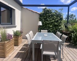 Villa climatisée avec piscine.