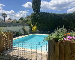 Villa climatisée avec piscine.